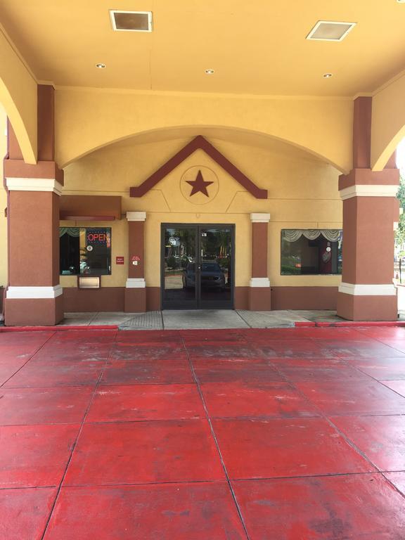Scottish Inn & Suites Hobby Airport Хьюстон Экстерьер фото