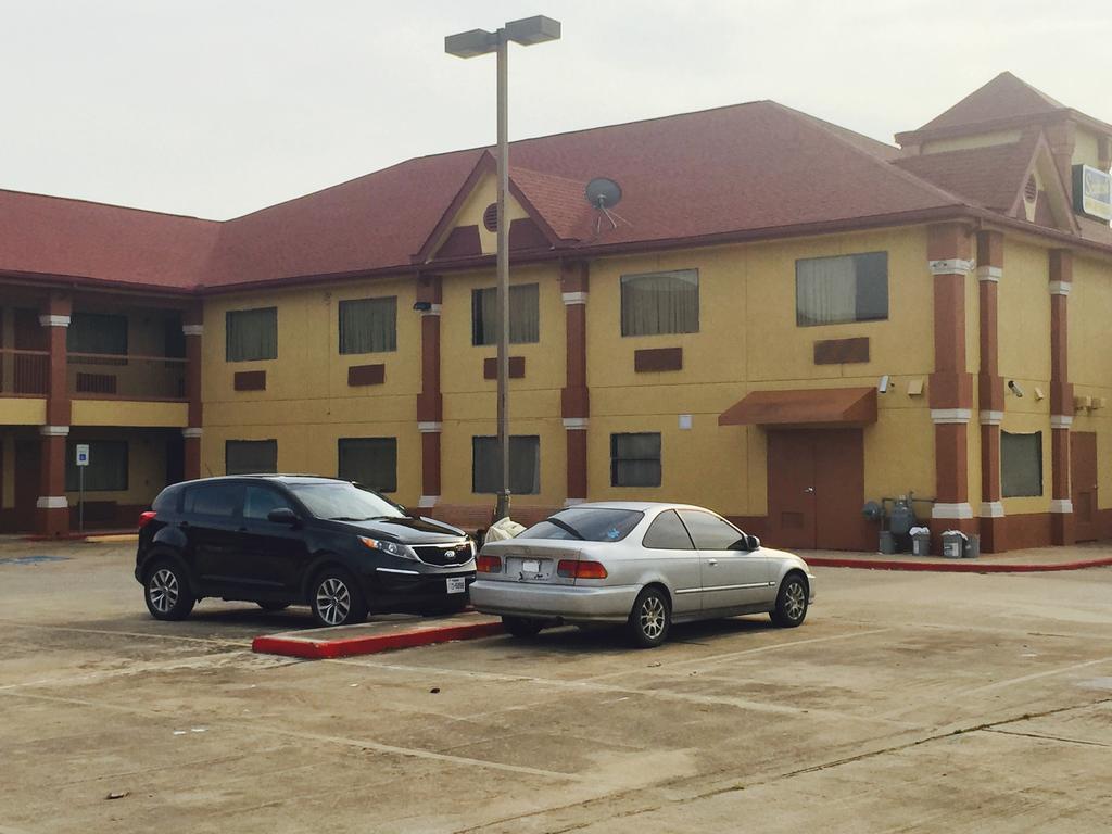 Scottish Inn & Suites Hobby Airport Хьюстон Экстерьер фото