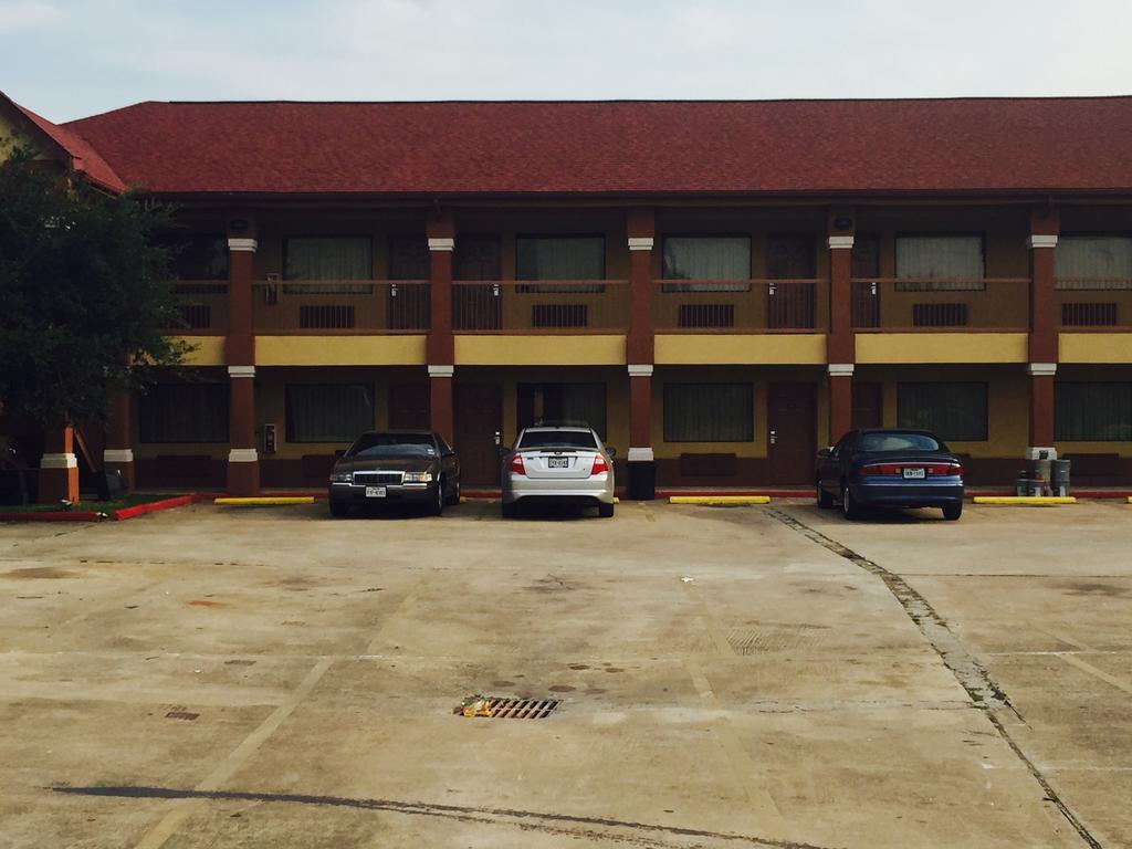 Scottish Inn & Suites Hobby Airport Хьюстон Экстерьер фото