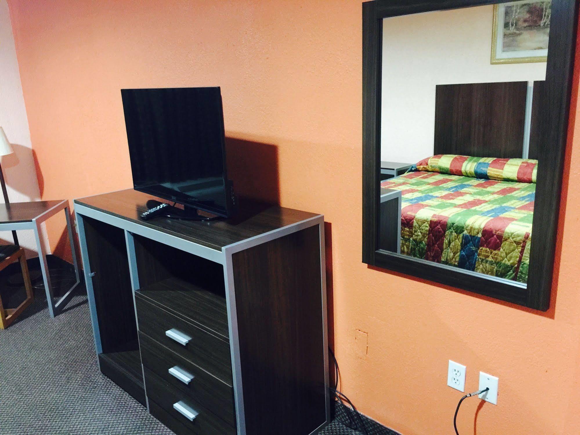 Scottish Inn & Suites Hobby Airport Хьюстон Экстерьер фото