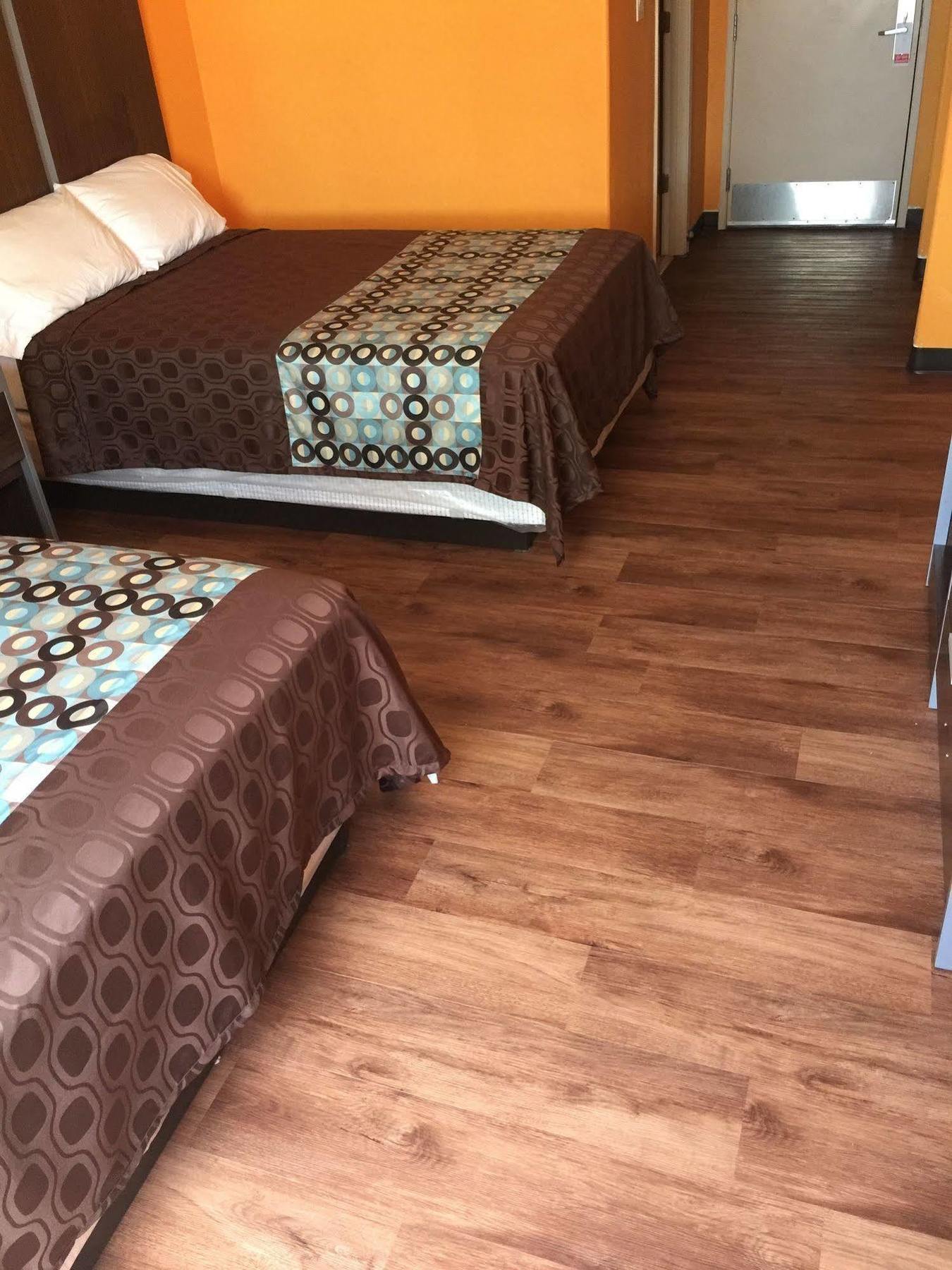Scottish Inn & Suites Hobby Airport Хьюстон Экстерьер фото