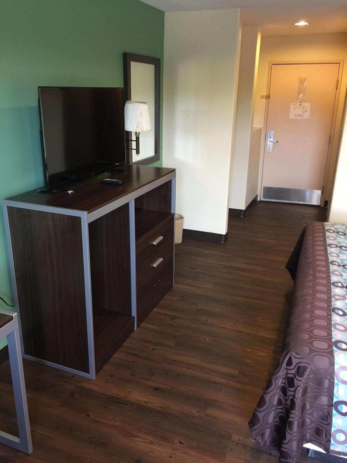 Scottish Inn & Suites Hobby Airport Хьюстон Экстерьер фото