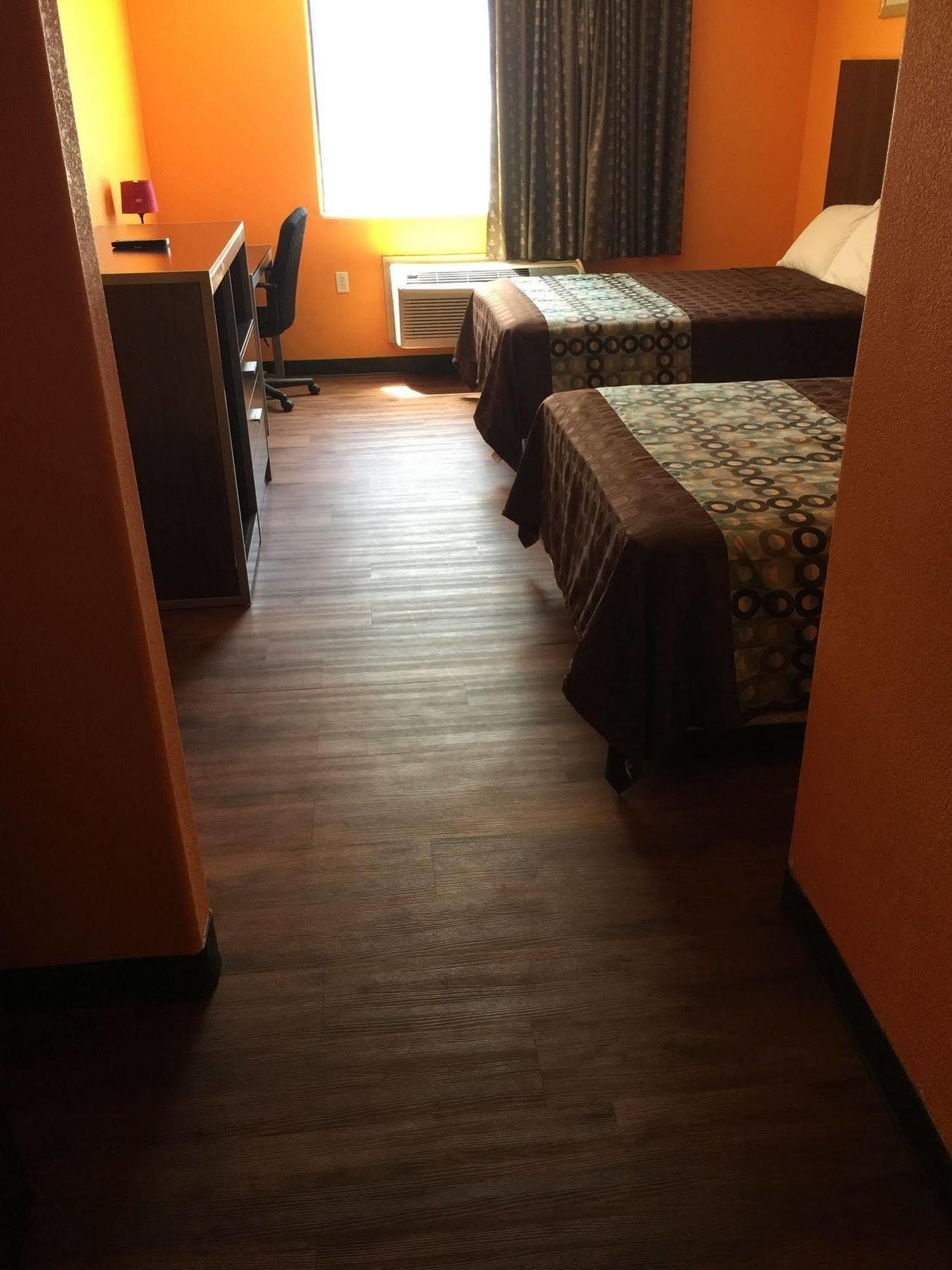 Scottish Inn & Suites Hobby Airport Хьюстон Экстерьер фото