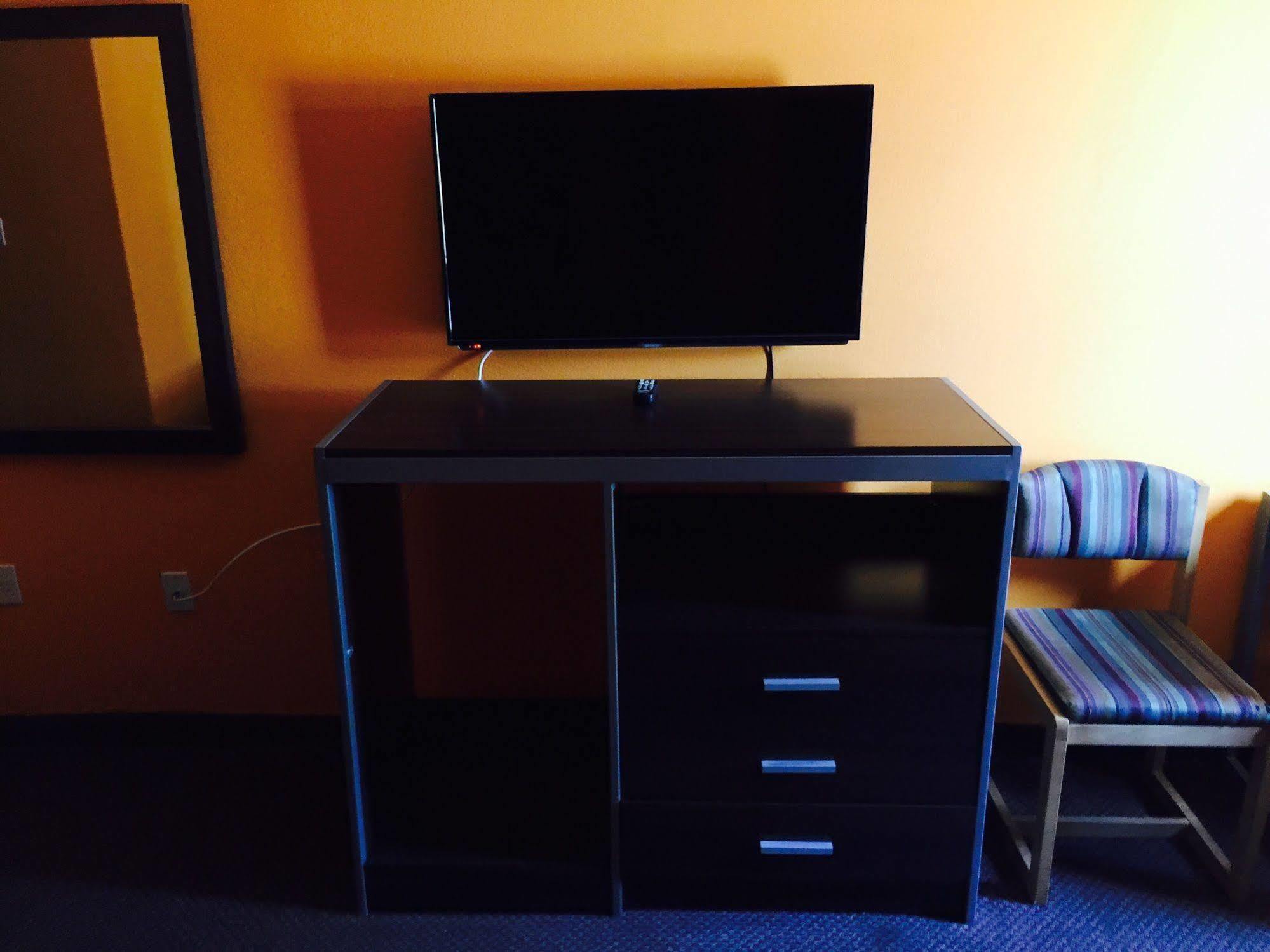 Scottish Inn & Suites Hobby Airport Хьюстон Экстерьер фото