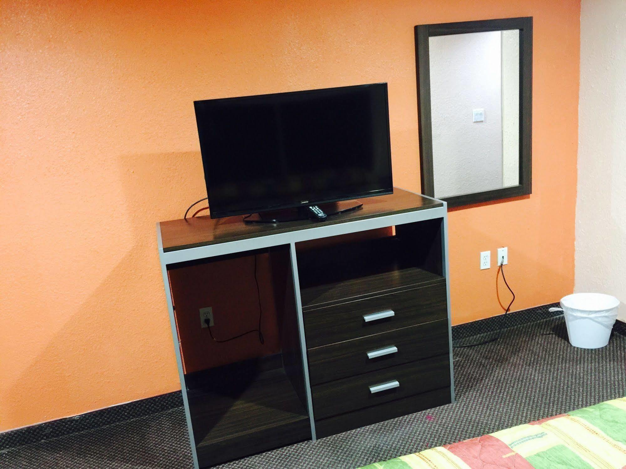 Scottish Inn & Suites Hobby Airport Хьюстон Экстерьер фото