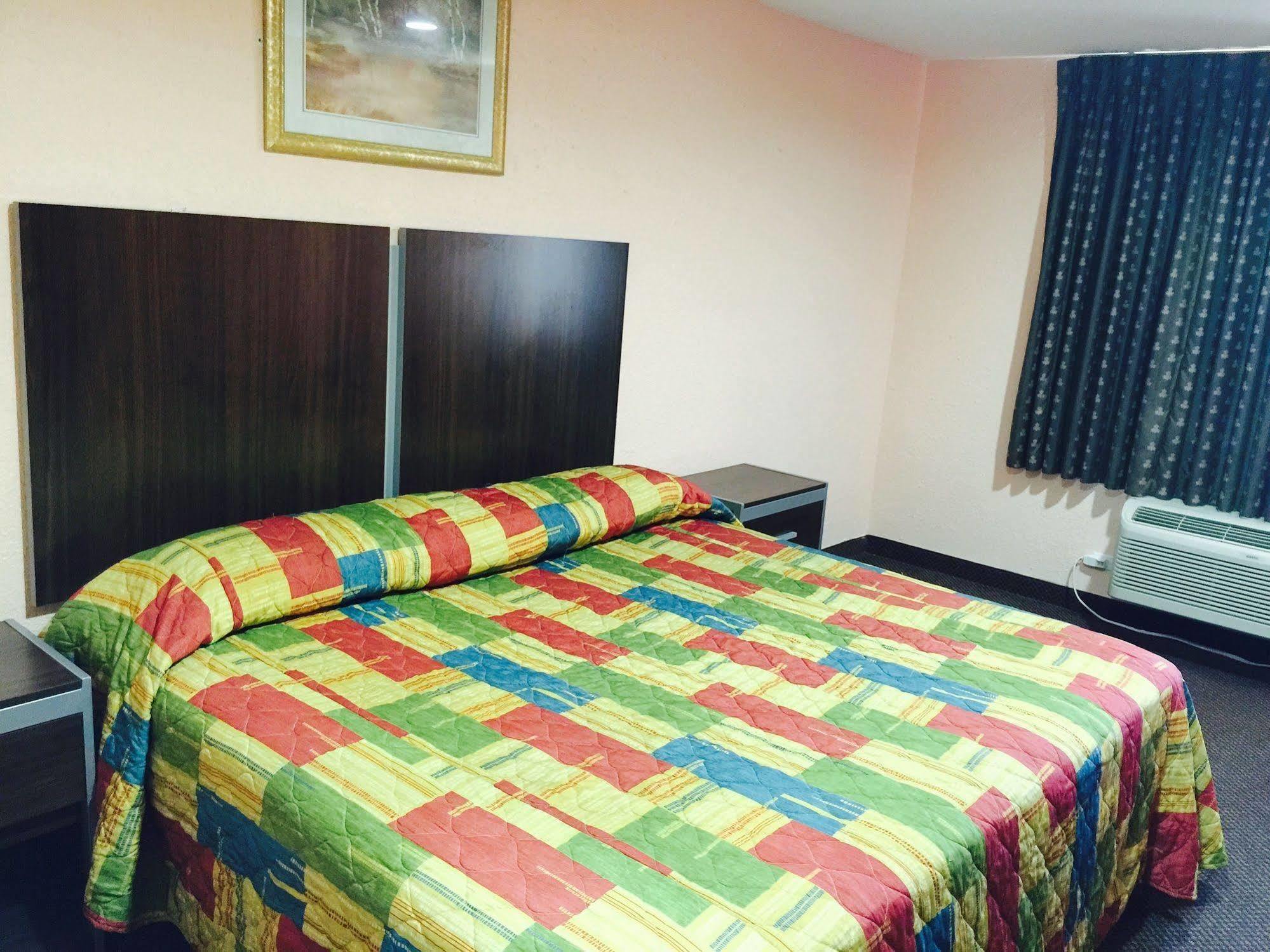 Scottish Inn & Suites Hobby Airport Хьюстон Экстерьер фото