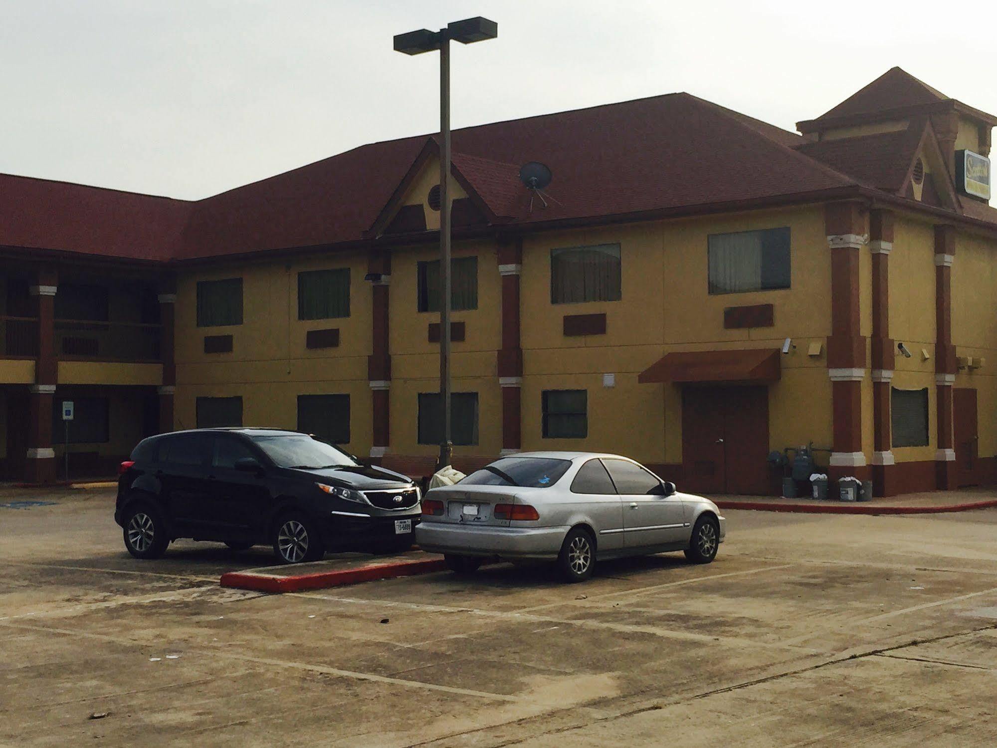 Scottish Inn & Suites Hobby Airport Хьюстон Экстерьер фото